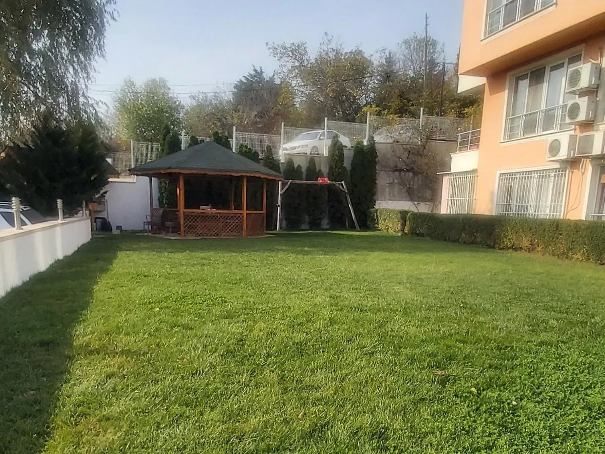 Saint Nicholas Varna Lovely 2 Bedroom Apartment With Sunny Garden
